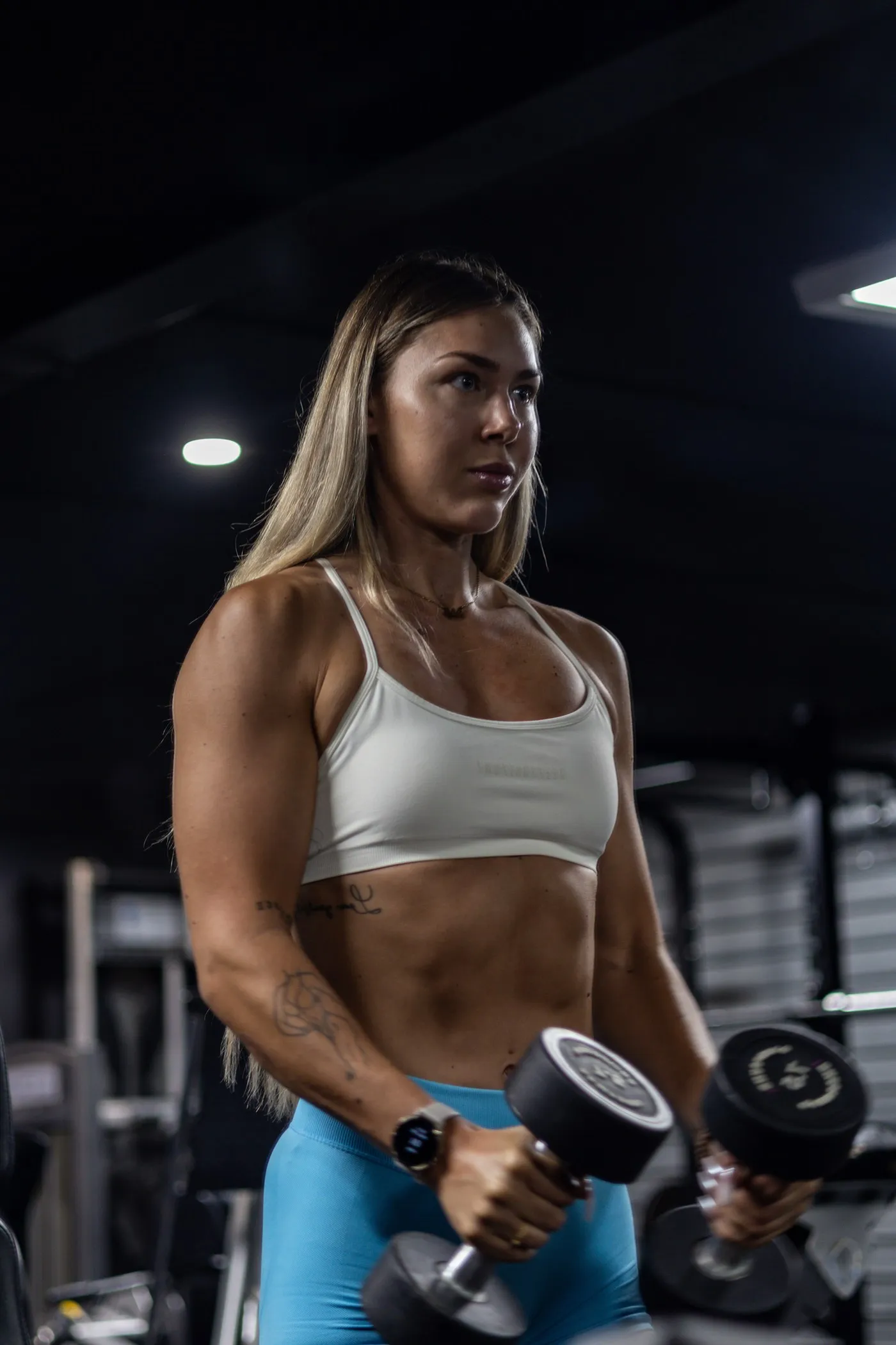 Thea training with dumbbells